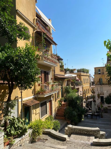 Sicily Italy House, Italy Aesthetic House, Sicily Aesthetic, Sicily Italy Aesthetic, Sicily House, Italy Houses, Houses Aesthetic, Italian Apartment, 90s House