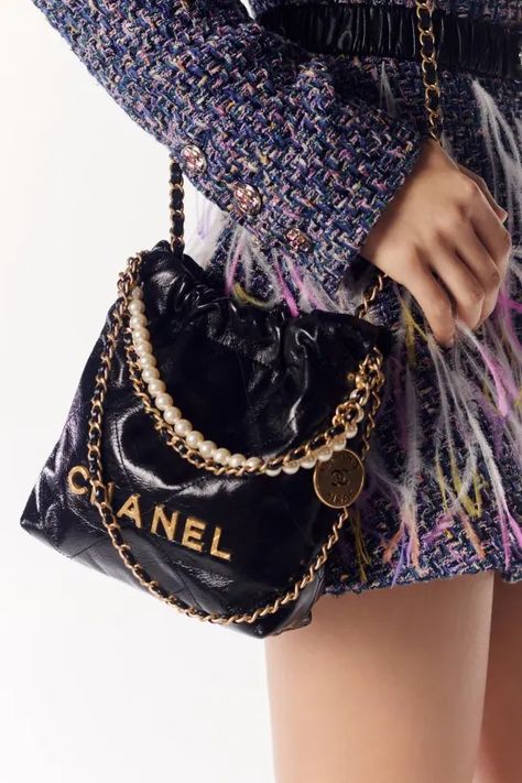 Mini Bag Outfit, Chanel 2023, Felted Handbags, Luxury Bags Collection, Mini Crossbody Purse, Chanel Official, Chanel Official Website, Kelly Bag, Fancy Bags