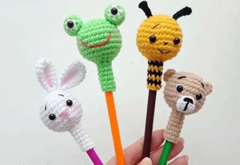 Amigurumi Animals On a Pencil Free Pattern – Amigurumi Mini Crochet Animals, Pencil Topper Crafts, Crochet Pencil, Finger Puppet Patterns, Pen Toppers, Knitted Mittens Pattern, Crochet Bookmark Pattern, Hello Kitty Keychain, Puppet Patterns