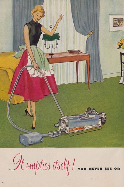 You've got to love that "It Empties Itself!" :) #vintage #1950s #vacuum #ad #homemaker #cleaning The Good Wife's Guide, 1950s Housewife, Vintage Housewife, Happy Housewife, House Wife, Retro Housewife, Casa Vintage, Domestic Goddess, Deco Retro