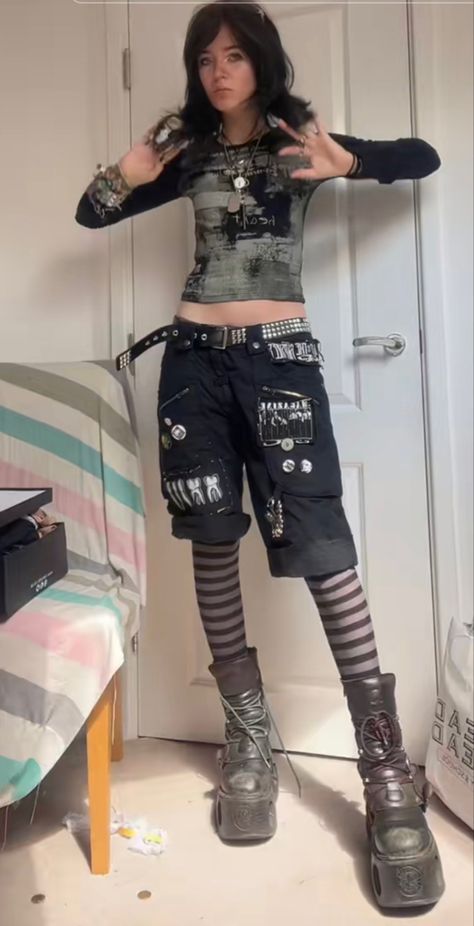 Punk Women Outfits, Punk Emo Fashion, Tomboy Outfits Women, Leather Jacket Alt Outfit, Emo Girly Outfits, Alt Punk Fashion, Underground Outfit Street Style, Cool Punk Outfits, Girl Punk Outfits