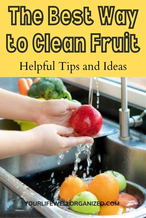 Access to fresh fruit benefits healthy eating habits, but what is the best way to clean berries and peelable fruit? Here's how to clean fruit with a step-by-step guide. How To Clean Fruit, Cleaning Berries, Clean Berries, Cleaning Fruit, Clean Fruit, Eating Fresh, Lifestyle Hacks, Fruit Benefits, Spring Cleaning Hacks