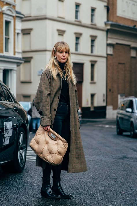 London Fashion Week Street Style Is Here to Bring You Nonstop Outfit Inspiration Jeanette Madsen, Fancy Hair, London Fashion Week Street Style, Giovanna Battaglia, Warm Clothes, Anna Dello Russo, New Street Style, Popsugar Fashion, Estilo Chic