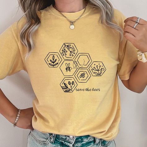 Bee Inspired Outfit, Tshirt Applique, Bee Shirt Ideas, Bee Clothes, Honey Merchandise, Bee Shirts, Bee Tshirt Ideas, Bee Tshirt, Bee Shirts Women