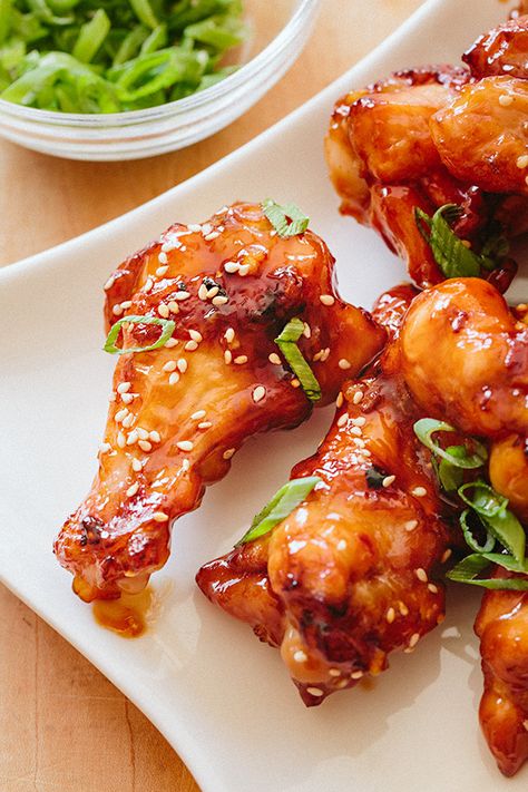 Spicy Orange Chicken Wings | thecozyapron.com Orange Chicken Wings Recipe, Orange Chicken Wings, Wings Spicy, Spicy Orange Chicken, Chicken Orange, Asain Food, Easy Orange Chicken, Cooking Chicken Wings, Crispy Baked Chicken Wings