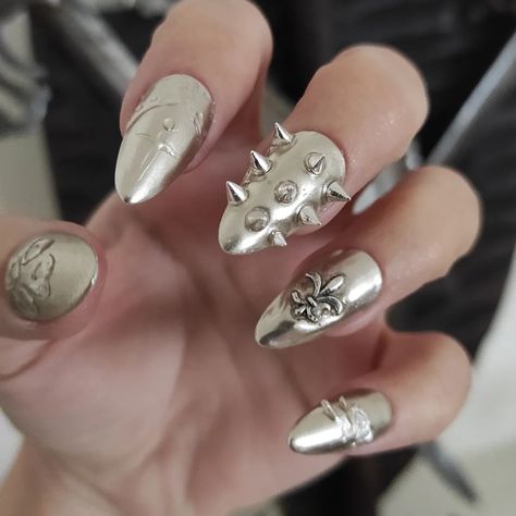 All Posts • Instagram Medieval Nails, Ongles Design, Knight Dragon, Thackery Binx, Dragon Medieval, Ideas Uñas, Fantasy Nails, Gothic Nails, Hand Reference