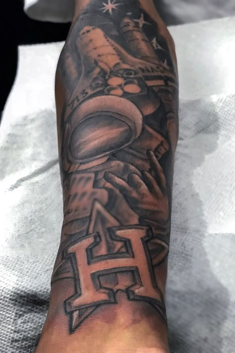 Houston Tattoos Sleeve, All Star Tattoo, Arm Tattoos For Guys Forearm, Japanese Tattoo Artist, Houston Tattoos, Black Men Tattoos, Texas Tattoos, Skin Tattoo, Men Tattoos Arm Sleeve