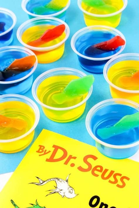 Fish Jello Cups, Dr Seuss Snacks, Dr Seuss Preschool Activities, Doctor Suess Birthday, Dr Seuss Party Ideas, Dr Seuss Preschool, Dr Seuss Party, Dr Seuss Classroom, Jello Cups