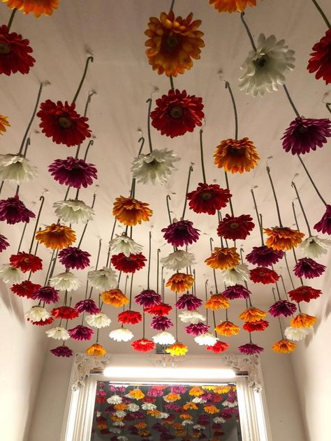 Spring Crafts Preschool, Dorm Life, Room Planning, Reggio Emilia, 2nd Floor, 40th Anniversary, Floor Decor, Spring Crafts, Flower Wall