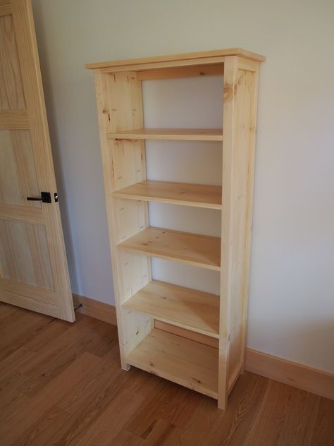 Open Back Bookcase, Light Wood Bookcase, Simple Bookshelves, How To Make Bookshelves, Pallet Deck Diy, Bedroom Bookcase, Bookcase Plans, Simple Bookcase, Simple Bookshelf