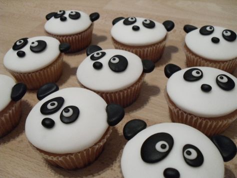 Muffins Decoration, Cupcakes Cute, Panda Cupcakes, Funny Cupcakes, Panda Baby, Small Cakes, Creative Cupcakes, Breakfast Casserole Easy, Baby Shower Brunch