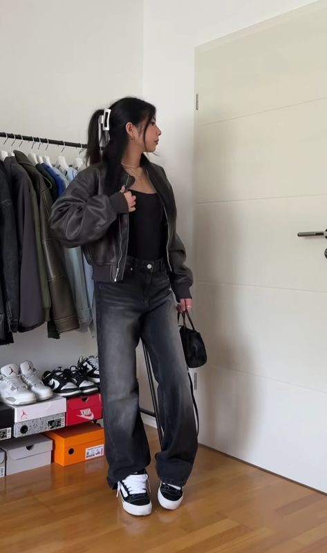 Outfits Streetwear Mujer, Corset And Jeans Outfit, Outfits Con Jeans, Black Jeans Outfit, Uni Outfits, Outfits Streetwear, Outfit Inspo Casual, Fashion Hacks Clothes, Fashion Mistakes