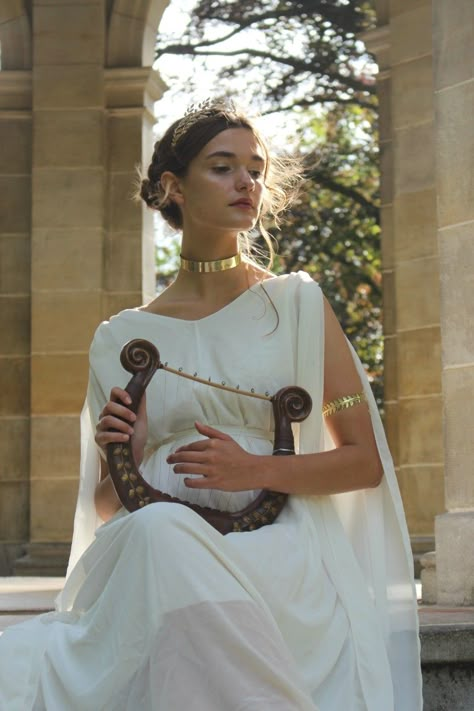 Greek Dress Goddesses, Helena Aesthetic, Greek Photoshoot, Greek Gods Party, Greek Goddess Photoshoot, Greek Goddess Costume Diy, Ancient Greek Dress, Goddess Energy Aesthetic, Kylie Jenner Pregnant