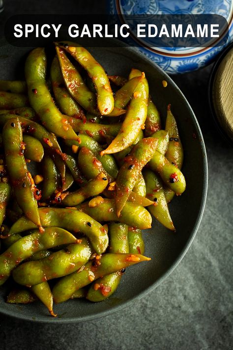 Spicy Garlic Edamame, Edamame Recipes Spicy, Edamame Recipes, Spicy Appetizers, Vegan Appetizers, Dessert Pictures, Dinner Wedding, Kitchen Inspo, Veggie Dishes