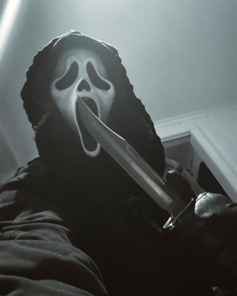 Scary Boyfriend Aesthetic, Scream For Us, Big Masked Men, Ghost Face Mask, Author Dreams, Scream Mask, Billy Loomis, Ghostface Scream, Halloween Wallpaper Cute