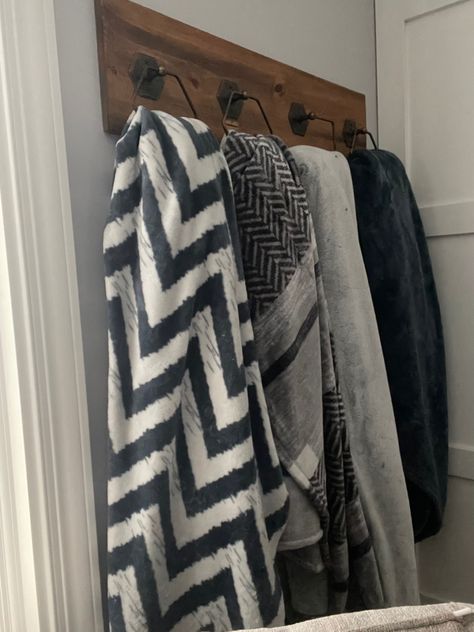 Blanket Storage Wall Mount, Throw Blanket Hanger, Living Room Blanket Holder, Blankets Hanging On Wall, Blanket Rack Ideas Living Room, Blanket Wall Hanging Ideas, Blanket Wall Hooks, Blanket Hooks On Wall Living Room, Hang A Blanket On The Wall