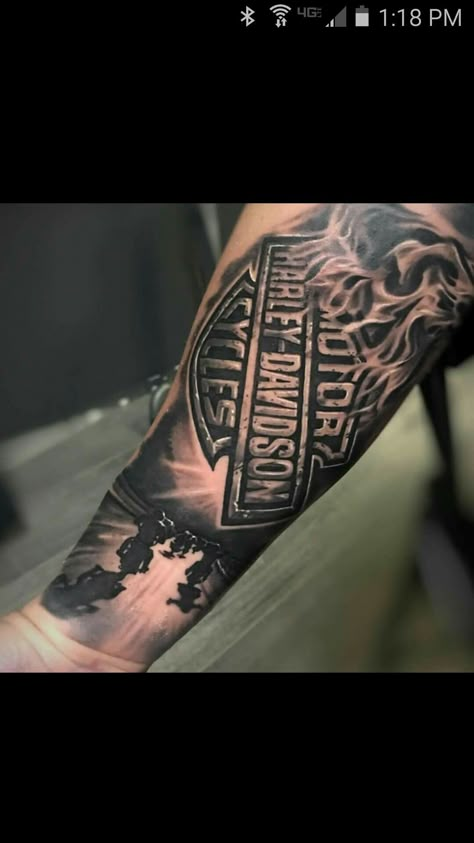 Harley Tattoo For Men, Moto Tattoo, Hd Tattoos, Biker Tattoo, Harley Tattoos, Dragon Tattoos For Men, Tatuagem Masculina Pequena, Harley Davidson Tattoos, Мотоциклы Harley Davidson