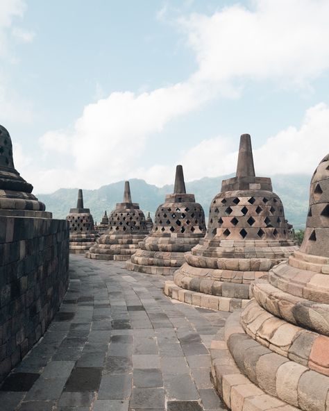 (2/3) - At Borobudur, the largest Buddhist Temple in the world. Swipe to see some of the architecture there. It's only 1220 years old. #Borobudur #BuddhistTemple #AncientMonument #IndonesiaHeritage #Yogyakarta #HistoricalSite #CulturalWonder #TempleTour #SoutheastAsia #UNESCOWorldHeritage #UNESCO Borobudur Temple, Buddhist Temple, Unesco World Heritage, Historical Sites, Southeast Asia, Java, Monument, Temple, Ash