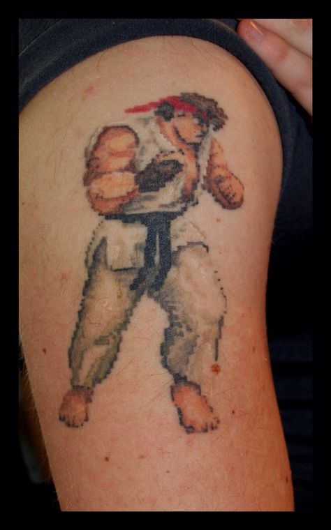 Ryu Tattoo Street Fighter, Street Fighter Tattoo, Game Tattoo, Fighter Tattoo, Kyokushin Karate, Ryu Street Fighter, Gaming Tattoo, Piercing Tattoo, Japanese Tattoo