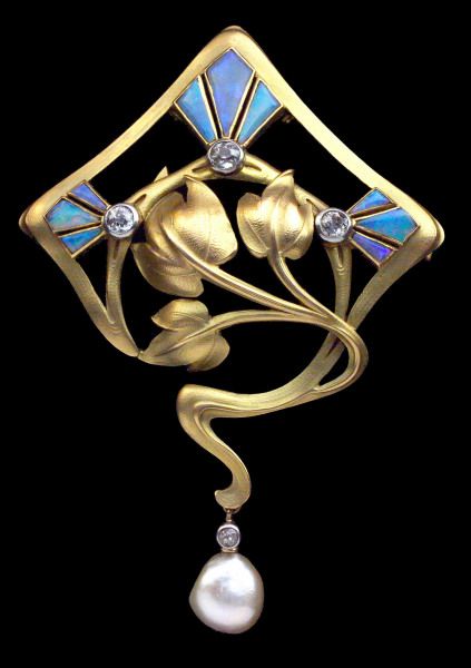 Pendant/Brooch in the manner of Georges Fouquet by ART NOUVEAU - Tadema Gallery Radical Design, Bijoux Art Deco, Drop Necklaces, Bijoux Art Nouveau, Motif Art Deco, Art Nouveau Pendant, Art Nouveau Design, Art Nouveau Jewelry, Deco Jewelry