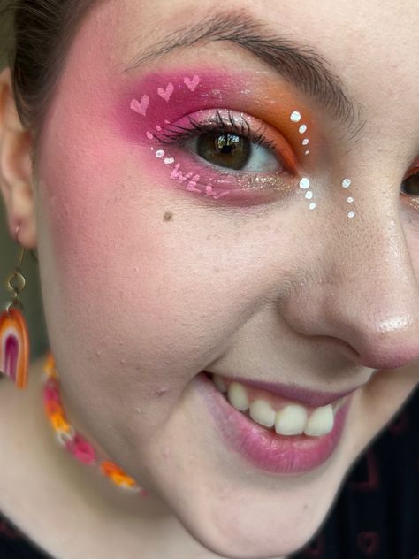 Pride Fest Makeup, Lesbian Pride Makeup Look, Lesbian Flag Eyeshadow, Lesbian Flag Makeup Look, Pride Make Up Looks, Pride Makeup Lesbian Flag, Lesbian Eye Makeup, Bi Flag Makeup, Lesbian Flag Makeup