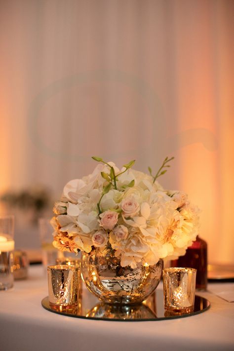 Wedding Centerpieces With Mirror Base, Gold Mercury Glass Centerpiece Wedding, Circle Mirror Centerpiece Wedding, Gold Mirror Centerpiece Wedding, Elegant Gala Centerpieces, Mirror Base Centerpiece, Wedding Centerpieces On Mirrors, Mirror Centerpiece Ideas Wedding, Centerpieces With Mirror Base