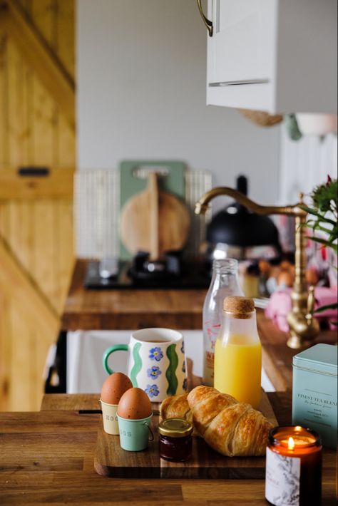 Simple breakfast set up #breakfast #breakfastideas #airbnb #airbnbexperience #airbnbguide #croissants #tea #eggs #morningmotivation #morningvibes #morning #astheticfeed Breakfast Lifestyle Photography, Airbnb Photography Ideas, Air Bnb Photoshoot Ideas, Airbnb Pictures, Airbnb Photoshoot Ideas, Bed And Breakfast Aesthetic, Airbnb Staging, Airbnb Aesthetic, Airbnb Photoshoot