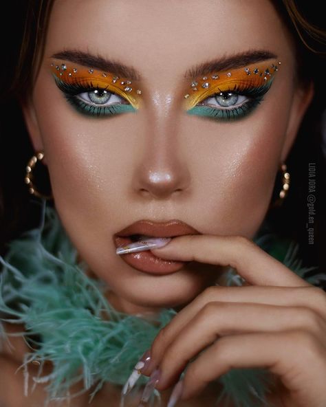 Lost In Paradise, Green Contacts, Makeup Portfolio, Beauty Content, High Fashion Makeup, Colorful Eye Makeup, Creative Eye Makeup, Creative Makeup Looks, Creative Eye