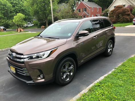 Toyota Highlander Accessories, Toyota Highlander Interior, Best Suv For Family, Highlander Toyota, Lotto Win, Toyota Highlander Xle, Suv Comparison, Subaru Ascent, Toyota Highlander Hybrid