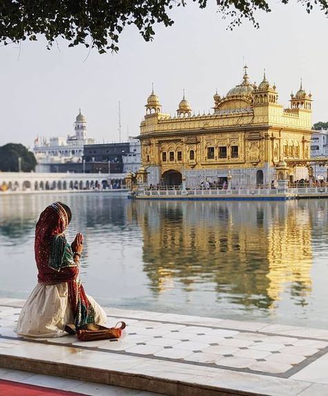 Vrindavan Photography Pictures, Artistic Portrait Photography, Creative Snaps For Snapchat, Danish Pastel Aesthetic, Travel Pose, Temple Photography, Sky Photography Nature, Crush Pics, Travel Pictures Poses