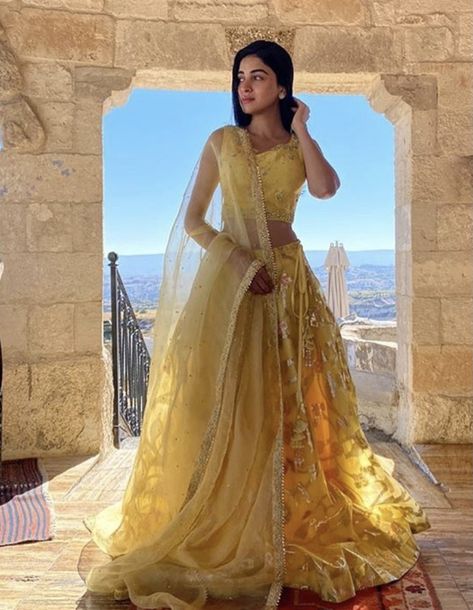 Anmol Baloch, Lehenga Dupatta, Desi Wedding Dresses, Luxury Pret, Yellow Lehenga, 3 Piece Outfit, Desi Wedding, Organza Dupatta, Garment Bag