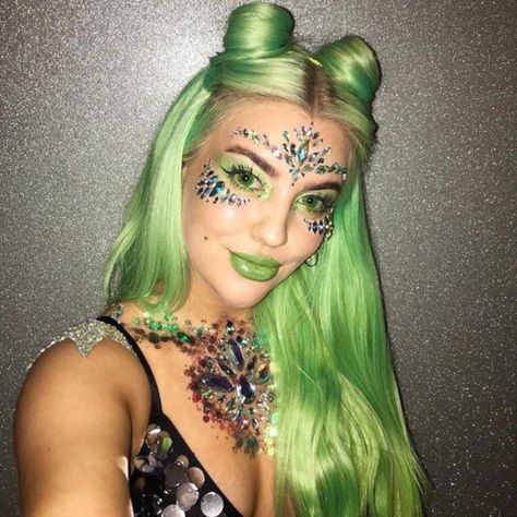 Alien Halloween Makeup, Glitter Halloween Makeup, Alien Halloween Costume, Alien Makeup, Halloween Parejas, Alien Halloween, Rave Hair, Bold Makeup Looks, Alien Costume