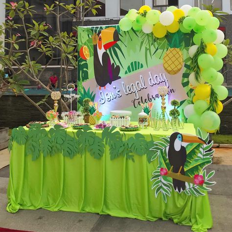 Flora And Fauna Theme Party, Parrot Themed Birthday Party, Parrot Birthday Party Ideas, Toucan Birthday Party, Hawaiian Catering, Rio Birthday Parties, Toucan Party, Rio Party, Brazil Food