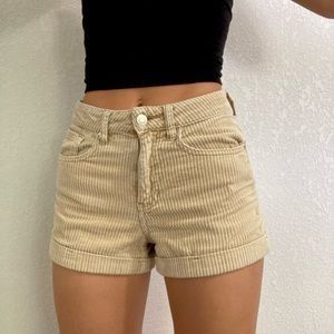 Pacsun Pants, 70s Outfits, Couture Looks, Shorts Outfits Women, Corduroy Shorts, Levi Shorts, Designer Shorts, High Rise Shorts, Short Shorts