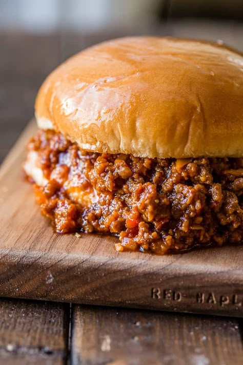 All these years I've thought sloppy joes were the worst dinner and then we spent months testing and now it's the best sloppy joes recipe you'll ever make! Joe Sandwich, Best Sloppy Joe Recipe, Homemade Sloppy Joe Sauce, Sloppy Joe Recipe Easy, Homemade Sloppy Joe Recipe, Sloppy Joe Recipe, Dinner Then Dessert, Lomo Saltado, Homemade Sloppy Joes