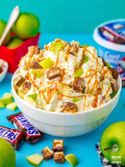 Snickers Apple Salad Snickers Salad Recipe, Apple Snickers Salad, Apples Salad, Snickers Dessert, Dessert Salad Recipes, Caramel Apple Salad, Snicker Apple Salad, Snickers Salad, Ambrosia Fruit Salad