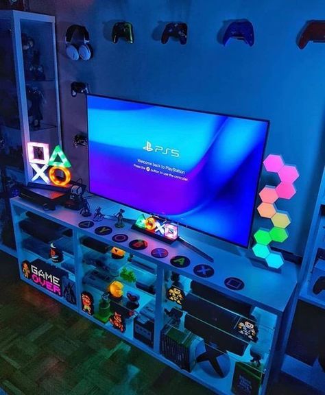 Small Game Room Design, Small Gaming Room Ideas, Playstation Room, Gamer Room Design, Video Game Room Decor, Games Room Inspiration, Gamer Bedroom, Small Game Rooms, Computer Gaming Room