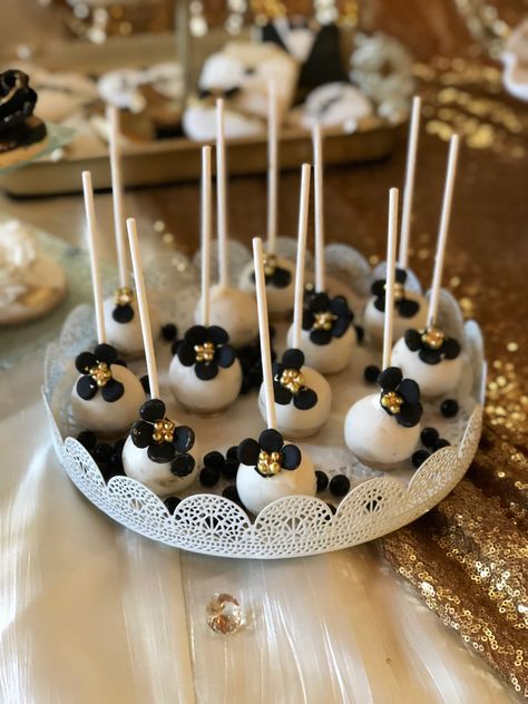 Black and White Cake Pops Black And White Cake Pops, Fancy Cake Pops, Black And White Cake, White Cake Pops, Sweets Table, White Cake, Party Cakes, Cake Pops, Black And White