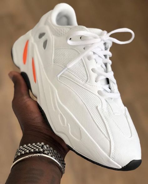 Yezzy Shoes 700, Kanye West Outfits, Platform Tennis Shoes, Adidas Yeezy 700, Yeezy 700, Baskets Nike, Sneakers Addict, Nike Shoes Outlet, Sneakers Men Fashion