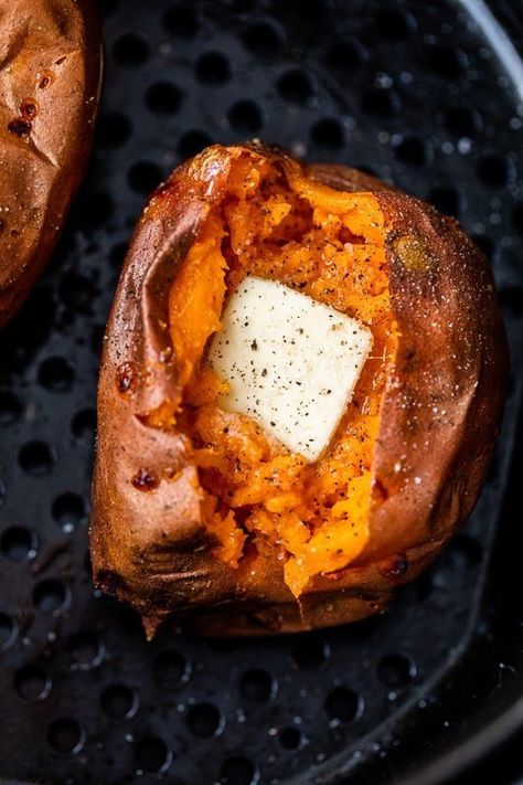 Wallpaper House, Baked Sweet Potatoes, Blackbird Designs, Eat Seasonal, Skinny Taste Recipes, Air Fryer Recipes Healthy, Design Stand, Baked Sweet Potato, Baked Potatoes