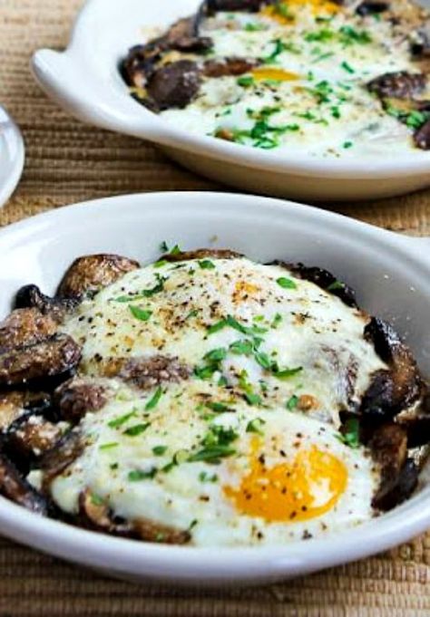 Dinner Meatless, Eggs With Mushrooms, Eggs And Mushrooms, Keto Dishes, Egg Shop, Egg Dishes, Egg Dish, Diet Vegetarian, Low Carb Breakfast