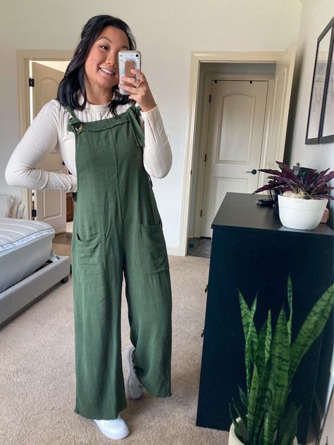 Overalls Outfit Linen, Overalls Jumpsuit, Overalls Outfit Boho, Linen Overalls Outfit Winter, Overalls Teacher Outfit, Fun Overalls Outfit, Overalls Spring Outfit, Jumpsuit Overalls Outfit, Flowy Overalls Outfit