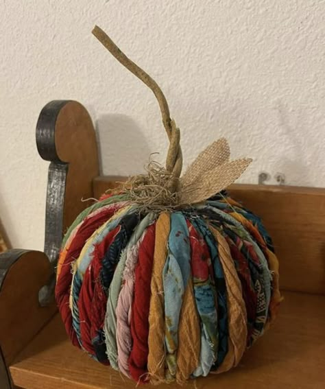 Darling idea by Alicia Pratt, but instead of foam base, an upcycled one. Christmas Ornaments Fabric, Fall Pumpkin Crafts, Folding Origami, Fabric Christmas Ornaments Diy, Christmas Ornaments Diy, Quilted Christmas Ornaments, Fall Thanksgiving Decor, Fall Halloween Crafts, Autumn Crafts