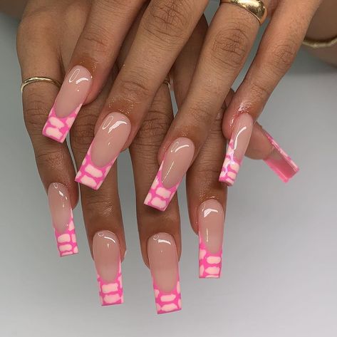 Liz’s Instagram photo: “Pink snake print 😚💕” Nessa Nails, Snake Nails, Drip Nails, Baddie Nails, Pink Snake, Simple Acrylic Nails, Long Acrylic Nails Coffin, Acrylic Nails Coffin Pink, Nail Sets