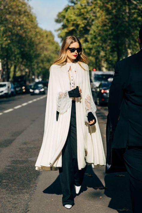 Poncho Street Style, Doutzen Kroes Style, Boho Street Style, Haute Fashion, 2020 Street Style, Hogwarts Dr, Wallis Simpson, Fashion Paris, Reportage Photography