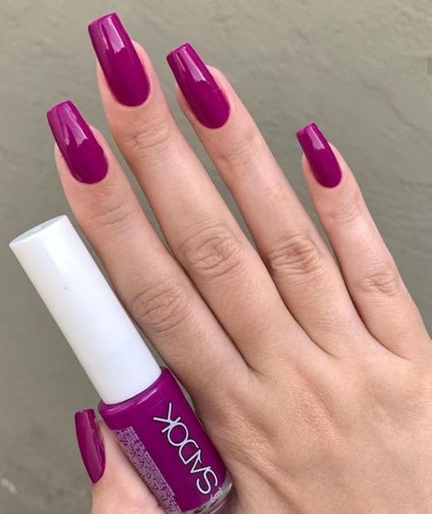 Square Magenta Nails, Dark Fuchsia Nails, Majenta Color Nail Art, Magenta Nails Acrylic, Magenta Acrylic Nails, Reddish Pink Nails, Uñas Color Magenta, Fuschia Nails, Nail Tips Coffin