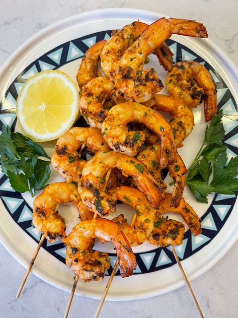 Bbq Prawns Skewers, Prawn Side Dish, Bbq Prawns, Prawn Skewers, Toothpick Appetizers, Sweet Paprika, Caprese Pasta, Prawn Recipes, Easy Summer Meals