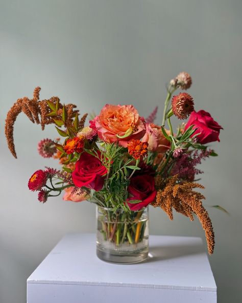 Fall in love with the magic of autumn blooms! 🍁 Our fall floral arrangements bring warmth, romance, and that touch of seasonal elegance to your special day. Think rich, moody hues, lush textures, and florals that capture the cozy, intimate vibe of a fall wedding. If you’re a bride-to-be planning an autumn celebration, let’s create something unforgettable together. Tell us—what’s your favorite fall flower? ✨ #fallwedding #autumnbloom #romanticfloral #bridesoffall #storyfloraldesign #we... Bride Bouquets Fall, November Florals, Fall Wedding Flowers October, Autumnal Flowers, Intimate Fall Wedding, Autumn Celebration, Fall Floral Arrangements, Fall Flower, Fall Wedding Flowers