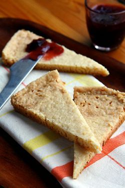 Irish Shortbread, Irish Cookies, Irish Kitchen, Irish Desserts, Butter Shortbread, Hp Sauce, Ireland Food, Irish Cuisine, Shortbread Recipe