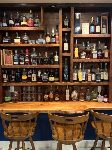 Wooden Whiskey bar Whiskey Room Man Caves, Bourbon Bar Ideas, Whiskey Room Ideas, Bar Wall Design, Rustic Basement Bar, Bar Lounge Room, Whiskey Lounge, Bourbon Room, Home Cocktail Bar